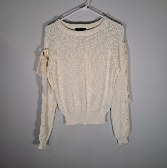 Revamped Off-white Knit Long Sleeve Sweatshirt with Bow on Sleeves Size Large - Picture 2 of 9